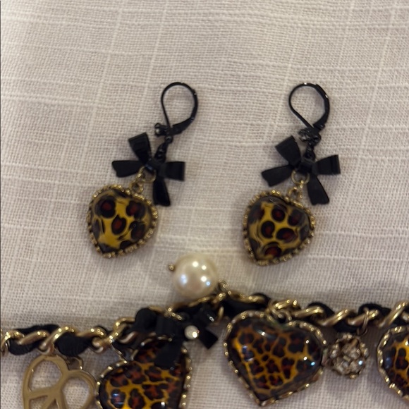 Betsy Johnson Leopard Heart Charm Bracelet and Earring Set - Picture 4 of 5
